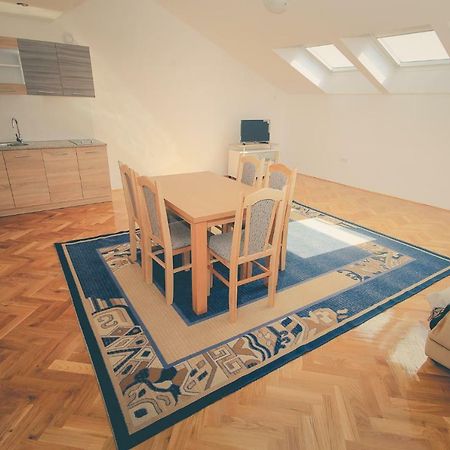 Apartmani Pranjic คาชเตลา ภายนอก รูปภาพ