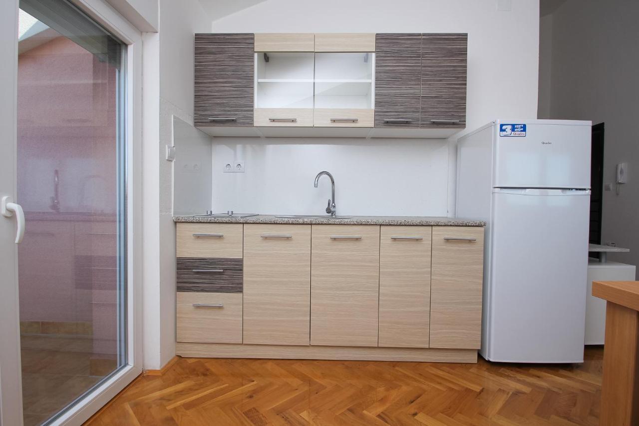 Apartmani Pranjic คาชเตลา ภายนอก รูปภาพ