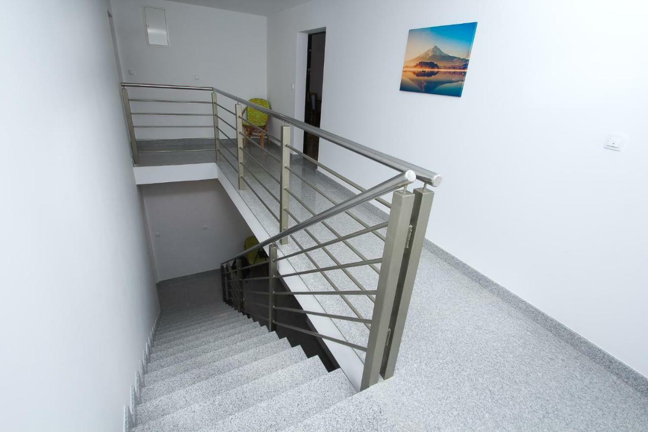 Apartmani Pranjic คาชเตลา ภายนอก รูปภาพ