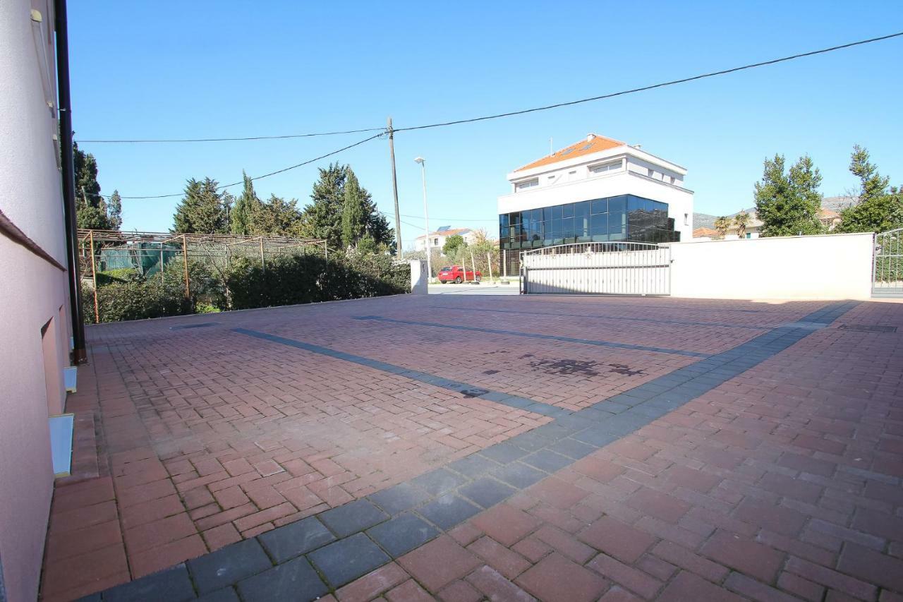 Apartmani Pranjic คาชเตลา ภายนอก รูปภาพ