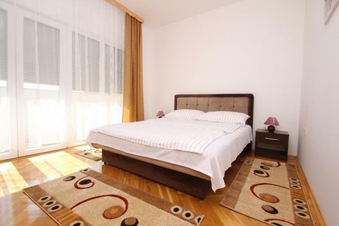 Apartmani Pranjic คาชเตลา ภายนอก รูปภาพ