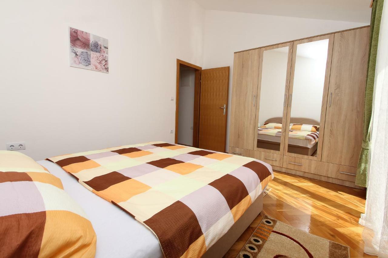 Apartmani Pranjic คาชเตลา ภายนอก รูปภาพ