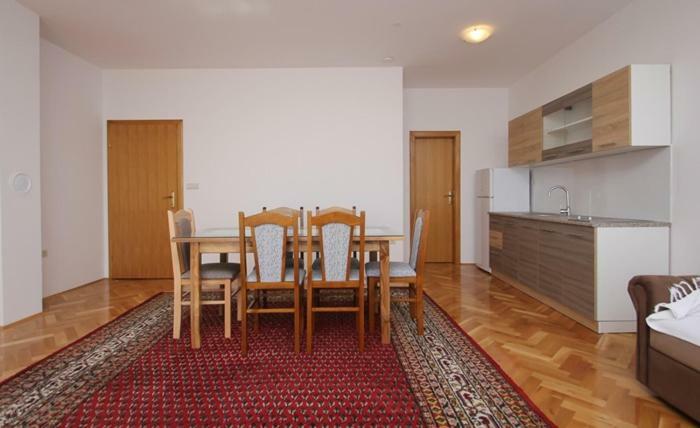 Apartmani Pranjic คาชเตลา ภายนอก รูปภาพ
